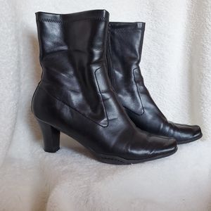 Naturalizer ladies boots.